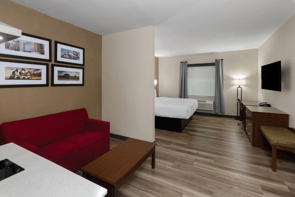 King Suite with Roll In Shower and Kitchenette - Mobility Accessible/Non-Smoking interior